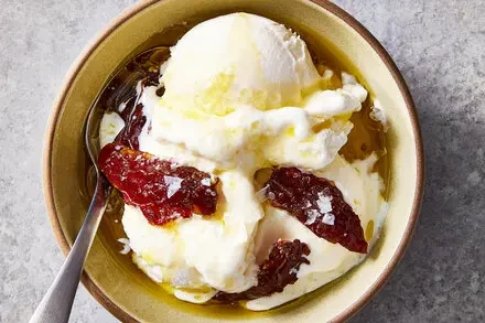Ice Cream With Olive Oil and Dates